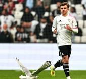 Beşiktaş'ta sol bek problemi büyüyor! Rıdvan Yılmaz sakatlandı