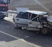 Kamyona arkadan çarpan araç hurdaya döndü: 1 ölü 1 yaralı