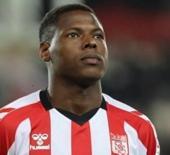 Süper Lig'in unutulmaz takımında olay! Futbolcu resmen kaçtı