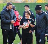 Down sendromlu Zınar, Amed Sportif'in son taktik idmanını yönetti