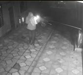 Dürümcüye 'intikam saldırısı' düzenleyen şüphelinin evini kurşunladılar