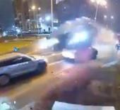 Romanya'da film gibi bir kaza: Sürücü kavşaktan tam anlamıyla uçarak geçti