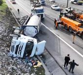 Esenyurt TEM’de tanker devrildi: Trafik kilitlendi