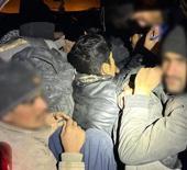 Hafif ticari araçta 12 kaçak göçmen yakalandı