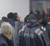 Protokol tribünü karıştı: 'Sehpa' tehdidine jet hızıyla cevap!