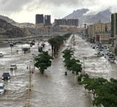 Suudi Arabistan'da şiddetli yağışlar sele yol açtı