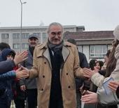 Bursa'da emekliye ayrılan okul m&uuml;d&uuml;r&uuml; g&ouml;zyaşlarıyla uğurlandı 