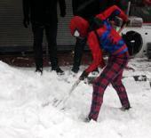 G&ouml;r&uuml;nt&uuml;ler Van'dan: &Ouml;r&uuml;mcek adam kar k&uuml;redi