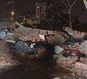 Bursa'da lodos duvarı devirdi, altında kalan 10 ara&ccedil; hasar g&ouml;rd&uuml;