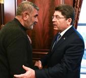 Adalet Bakanı Tun&ccedil;, Rojin Kabaiş'in ailesiyle g&ouml;r&uuml;şt&uuml;