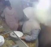 Endonezya'da korku dolu anlar! D&uuml;d&uuml;kl&uuml; tencere bomba gibi patladı!