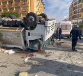 Kamyon ile &ccedil;&ouml;p kamyonu &ccedil;arpıştı: 1&rsquo;i ağır 3 iş&ccedil;i yaralandı