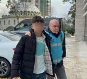 Samsun'da dehşet! 16 yaşındaki &ccedil;ocuk, 2 kişiyi bı&ccedil;akladı