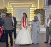 Amasya'da d&uuml;ğ&uuml;nde ilgin&ccedil; takı t&ouml;reni: Kutuyu g&ouml;ren şaşırdı