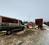 Elazığ'da feci kaza: Metal yığınına d&ouml;nen ara&ccedil;ta karı koca can verdi