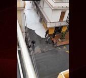 Deniz taştı dev dalgalar evleri yuttu! O anlar saniye saniye kaydedildi