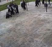 Karab&uuml;k'te akran zorbalığına esnaf engeli: Genci lin&ccedil;ten kurtardı