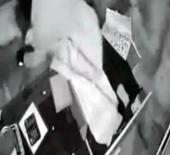 Maskeli soyguncular 1 bu&ccedil;uk milyonluk altınla kayıplara karıştı