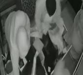 Kağıthane&rsquo;de kuyumcu soygunu kamerada; 40 saniyede 1.5 milyon liralık altın &ccedil;aldılar