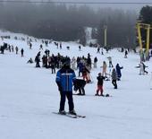 Tatilde Uludağ'a akın! Oteller doldu taştı, pistlerde adım atacak yer kalmadı