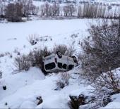 Mardin'de buzlanan yolda kayan ara&ccedil; u&ccedil;uruma yuvarlandı: 6 yaralı