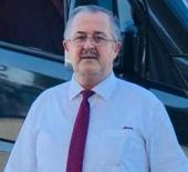 Skuteriyle yolun karşısına ge&ccedil;en emekli polis memuruna kamyon &ccedil;arptı, hayatını kaybetti