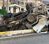 İş&ccedil;ileri taşıyan kamyonet devrildi: 2 &ouml;l&uuml;, 1 ağır yaralı