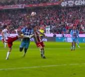 Trabzonspor iki penaltı kazandı! Sami Uğurlu &ccedil;ılgına d&ouml;nd&uuml;: Kırmızı kart &ccedil;ıktı