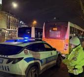 İETT otob&uuml;s&uuml; kadına &ccedil;arptı! Şof&ouml;r g&ouml;zaltında