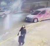 Mucize kurtuluş kameralara yansıdı: Buz k&uuml;tlesinin altında kalacaktı!