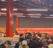 100 TL&rsquo;lik indirim izdihamı: Birbirlerini ezdiler