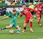 Heyecan son saniyeye kadar s&uuml;rd&uuml;! 7 goll&uuml; d&uuml;elloyu kazanıp yarıştan kopmadılar