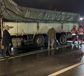 İstanbul'da karşıya ge&ccedil;mek isteyen kadın kamyonun altında kaldı