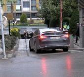 İstanbul'daki sitenin otoparkından &ccedil;uvalların i&ccedil;indeki 30 milyon dolar &ccedil;alındı