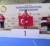 T&uuml;rkiye'de rekor &uuml;st&uuml;ne rekor kıran Mardinli Elif Avrupa şampiyonu oldu