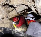 Mağarada nefes kesen kurtarma operasyonu: 5 metreden d&uuml;şt&uuml;, 9 saatte ulaşıldı