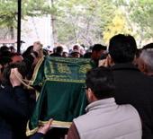 Adana'da motosiklet dehşeti! Yaya ge&ccedil;idinde 17 aylık bebeğe &ccedil;arpıp ka&ccedil;tı