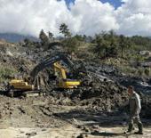 Muğla&rsquo;da korkutan heyelan: Yol trafiğe kapatıldı
