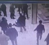 Sultangazi'de dehşet anları! Dayısına kaldırım taşıyla saldırdı