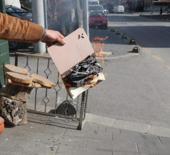 Yaktığı defterle mahallelinin hayır duasını aldı 