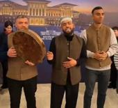 Fenomen Celal Karat&uuml;re K&uuml;lliye'de sevilen ilahileri seslendirdi