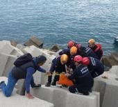 Korkun&ccedil; kaza: Balık tutmak isterken kayalıklara d&uuml;şt&uuml;!