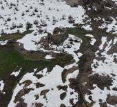 Şırnak'ta karlar eridi, 3 bin yıllık evler ortaya &ccedil;ıktı