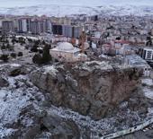 Sivas&rsquo;ta u&ccedil;urumun ucundaki t&uuml;rbe ve camide Ramazan yoğunluğu