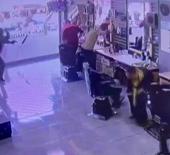 Adana'da berberde b&ouml;yle ateş etti: 1 yaralı