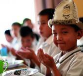 Deniz Feneri&rsquo;nden D&uuml;nya Yetimler G&uuml;n&uuml;&rsquo;nde 30 &uuml;lkede iftar