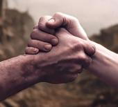 Fay Hatlarının &Ouml;tesinde Bir Dostluk