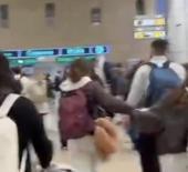 İran'ın f&uuml;zelerinden korkan İsrailliler havaalanlarına akın etti