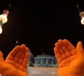 İslam&rsquo;ı yaşıyor muyuz, yoksa t&uuml;ketiyor muyuz?