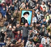 Keşmir'de M&uuml;sl&uuml;manlar baskı altında: Cuma Namazı yasaklandı